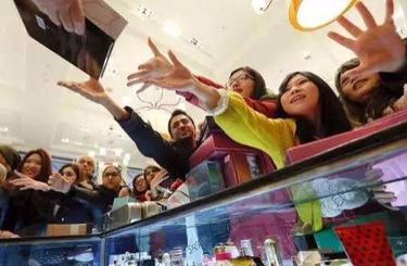久久精品女色亚中国人依然爱赴日旅游 消费已由爆买转向网购